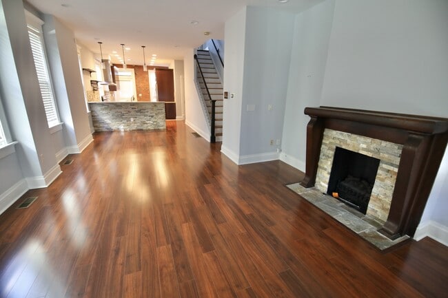 Building Photo - 310 E Beck St