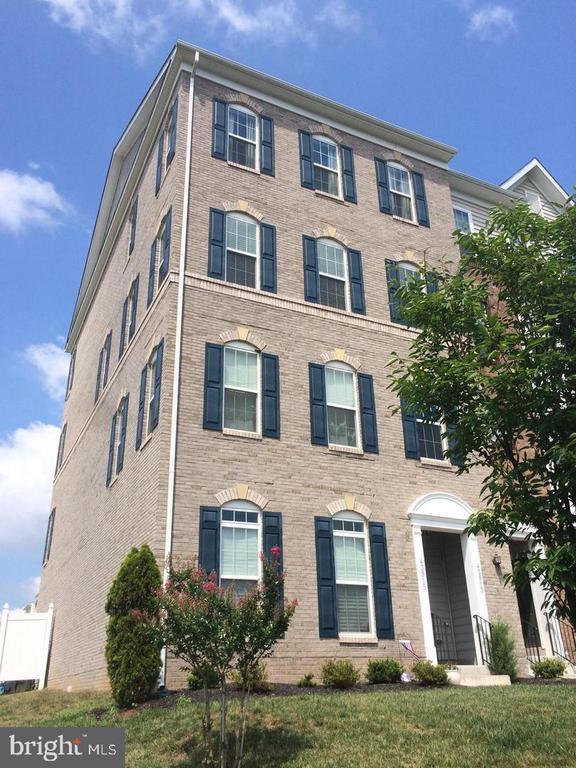 Building Photo - 43913 Centergate Dr