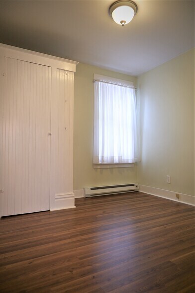 A small frame queen bed will fit here! - 3517 E 32nd Ave