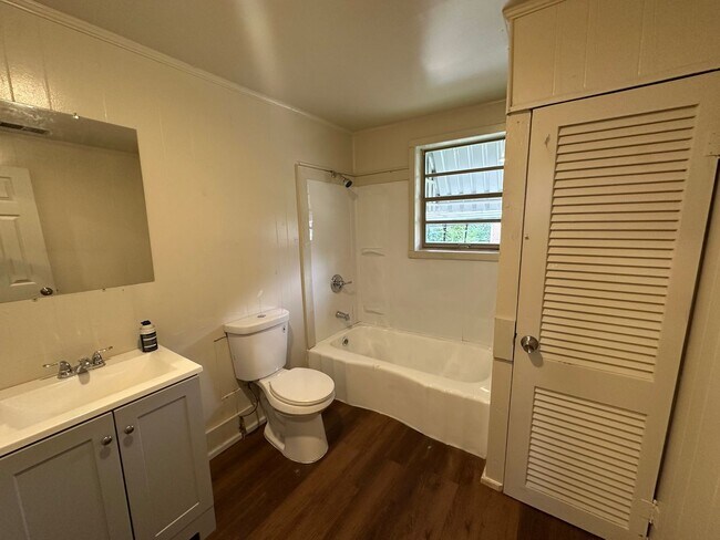 Building Photo - Home for Rent in North Birmingham **Accept...