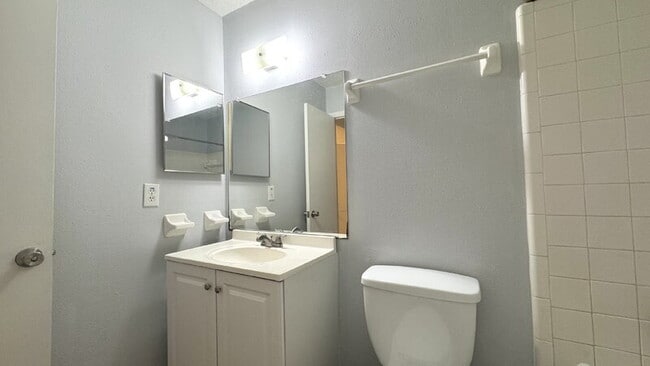 Building Photo - 1600 Big Tree Rd