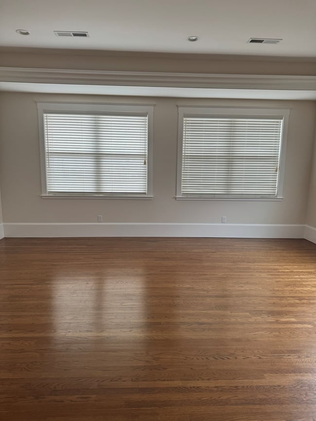 Building Photo - Welcome to this charming 2-bedroom, 1-bathroom in South San Francisco