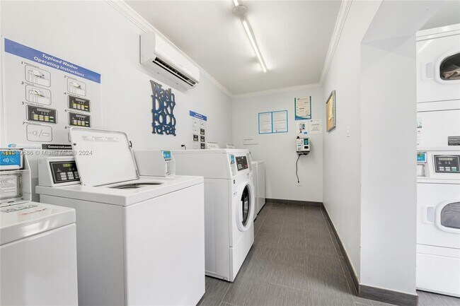 Building Photo - 7741 SW 55th Ave