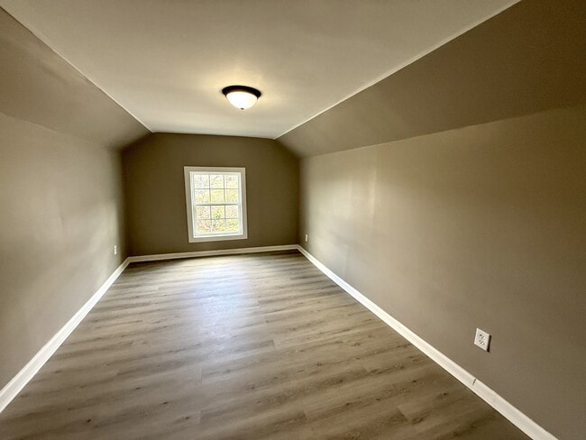 Building Photo - 660 Jones Knob Rd