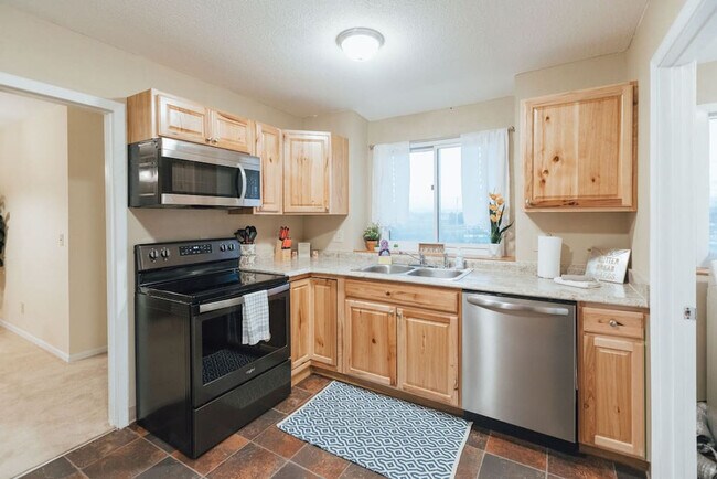 Building Photo - 722 Liberty Bell Blvd