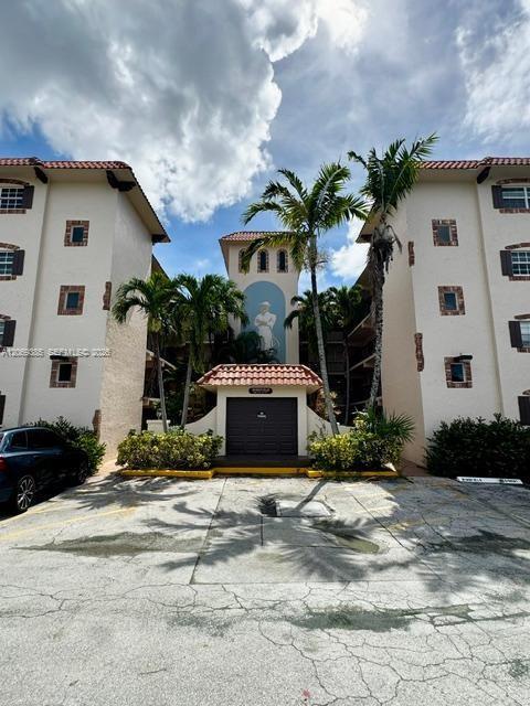 Building Photo - 610 Tennis Club Dr