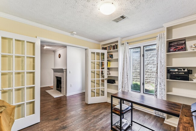 Building Photo - 19 Normandy Ct