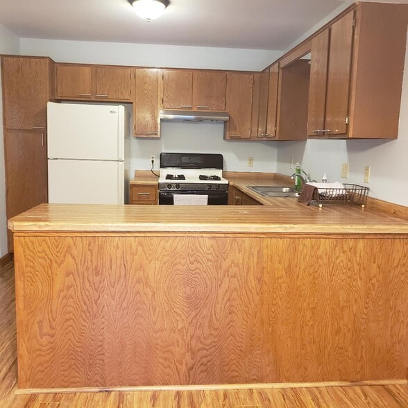 Kitchen - 5411 72nd circle n