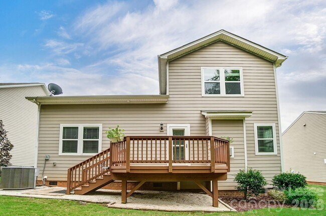 Building Photo - 1934 Madeira Cir