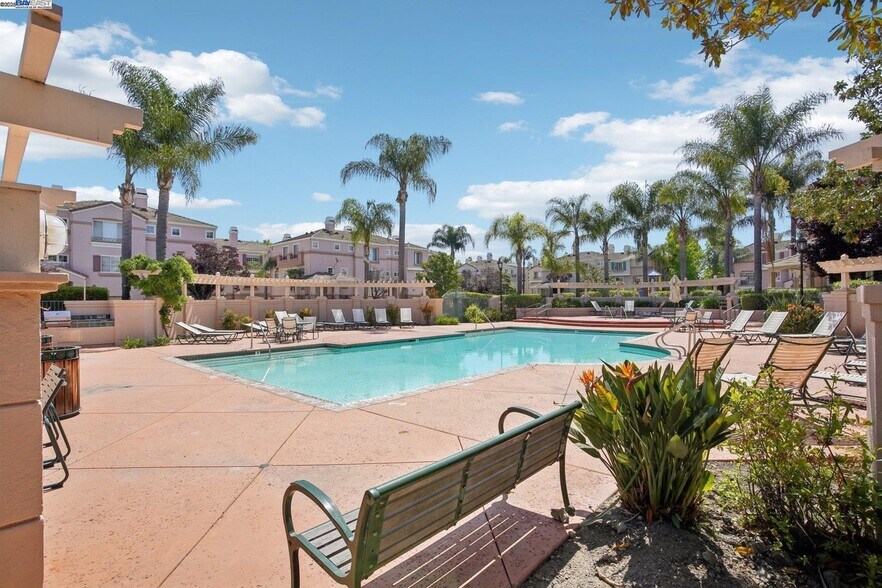 Building Photo - 385 Montecito Way