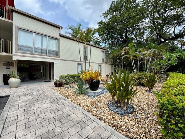 Building Photo - 1313 SW 8th Ct
