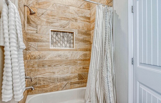 Building Photo - Eastside area for  Short or Long Term Rental(Completely Furnished) Beautiful 4 bed/2.5 baths