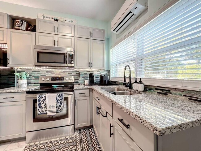 Building Photo - 1245 CATALPA Dr