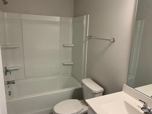 Building Photo - 6400 Astor Elgin St