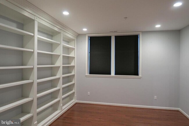 Building Photo - 725 Ridgemont Ave