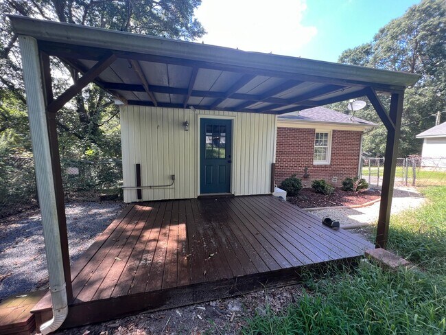Building Photo - MOVE-IN READY!