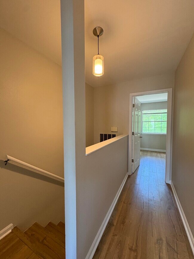 Building Photo - 2189 Timberwood Cir N