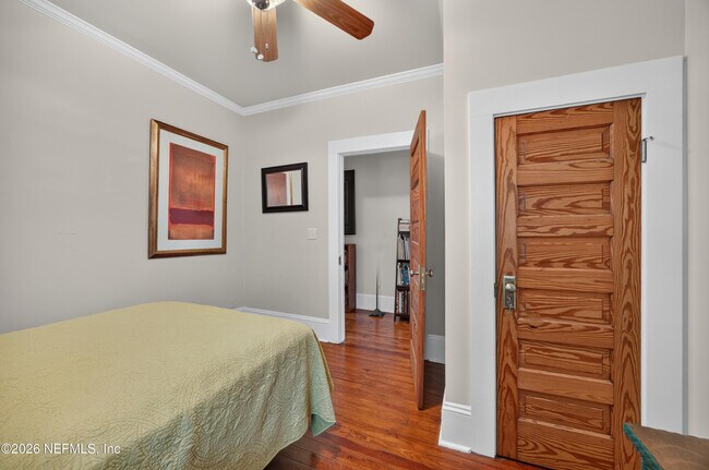 Building Photo - 1555 Belmonte Ave