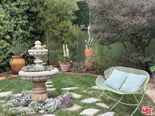 Building Photo - 777 El Medio Ave