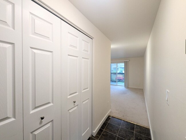 Building Photo - 1Bd/1Ba Kenmore Condo