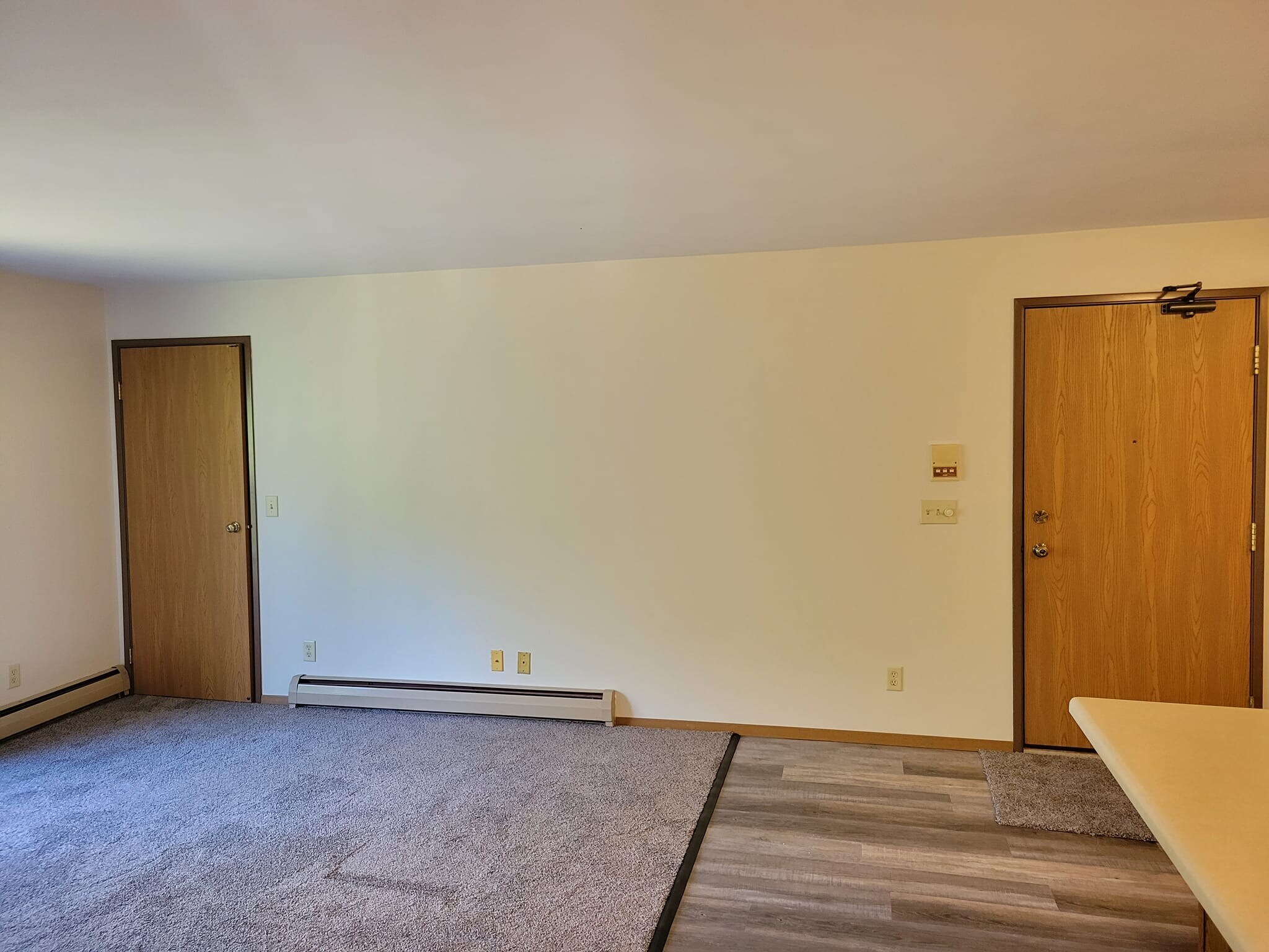 Building Photo - 693 Evans St