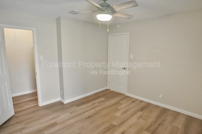 Building Photo - 5613 Lochmoor