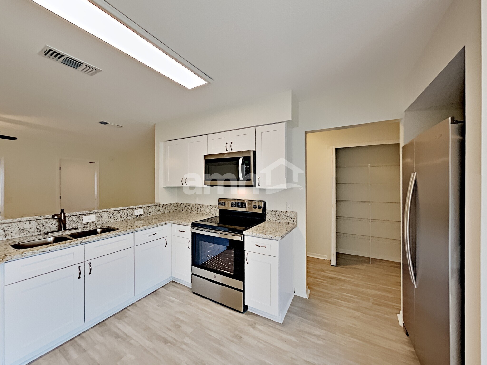 Building Photo - 1694 Ashwood Cir