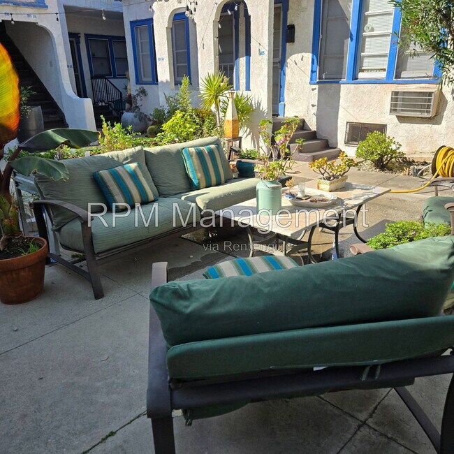 Building Photo - 831 1/3 N Formosa Ave