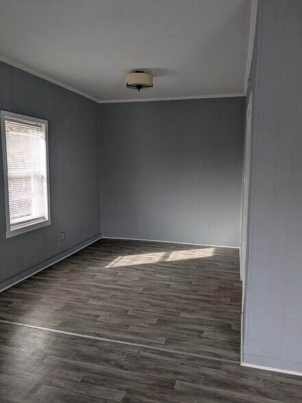 Building Photo - 718 W Main St