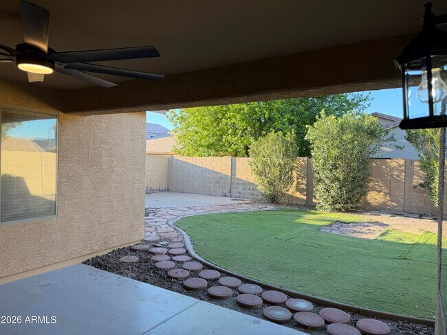 Building Photo - 46058 W Tulip Ln