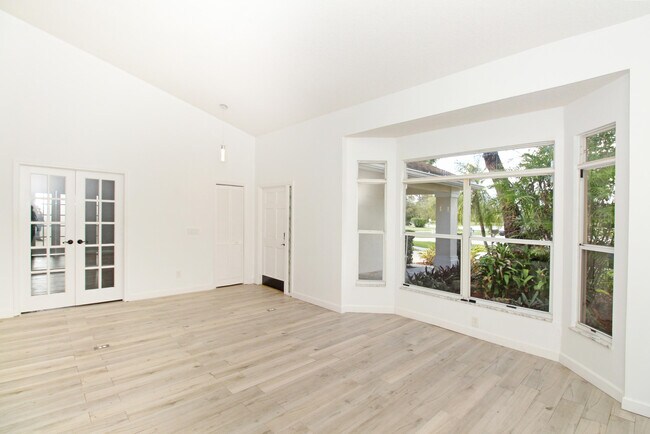 Building Photo - 896 Rose Ct