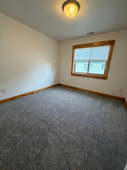 Building Photo - 905 Saxon Way