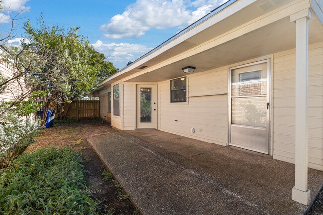 Building Photo - 1303 Chapel Creek Rd