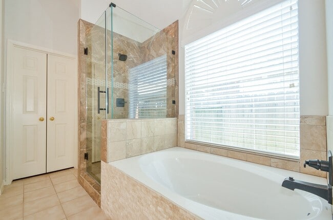 Building Photo - 2218 Millerton Ln