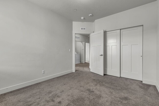 Building Photo - Ranch Landing Condo - Half off 1st month's...