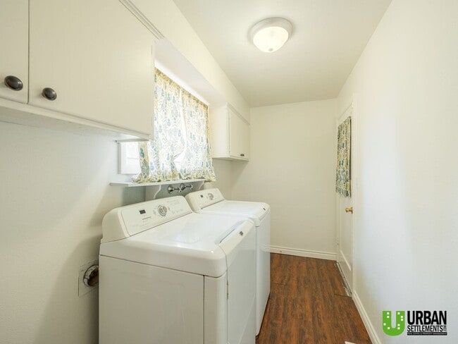 Building Photo - 2104 N Dale Ln