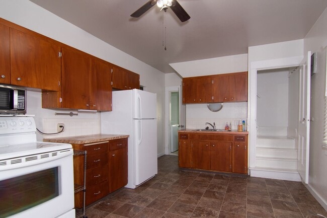 Building Photo - Cute  Craftsman home on locate on Spokane'...