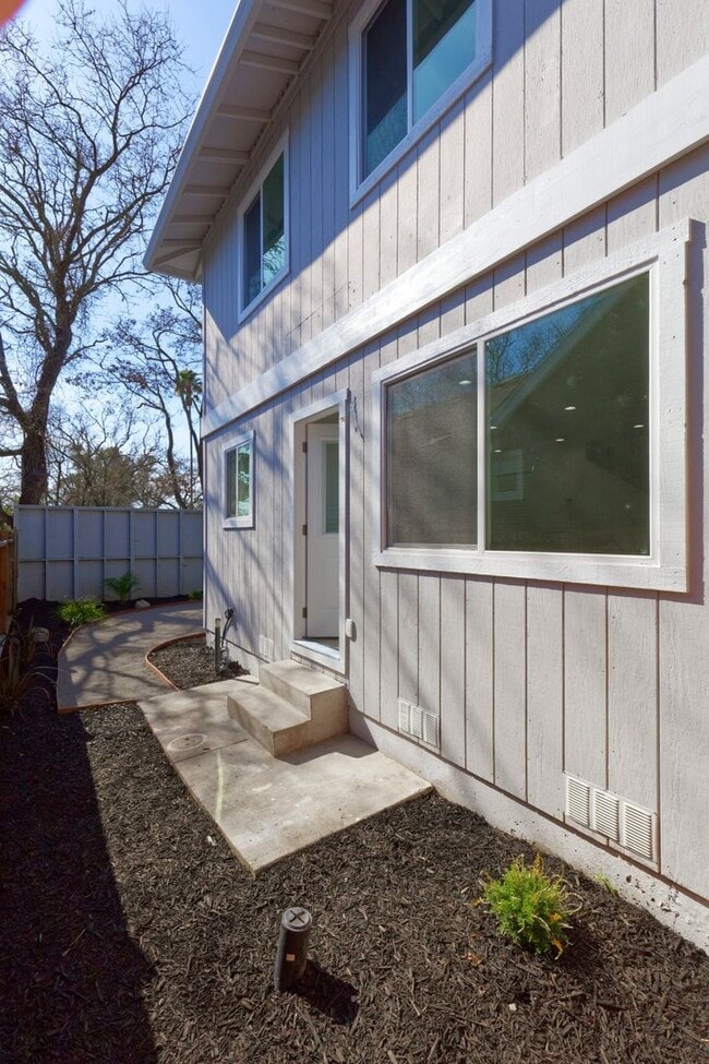 Building Photo - * 2 Weeks Rent Free * 2 Bedroom for Rent