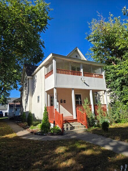 Building Photo - 2414 3rd St NE