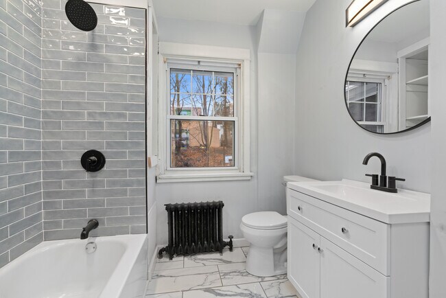 Building Photo - 5905 Hobart St