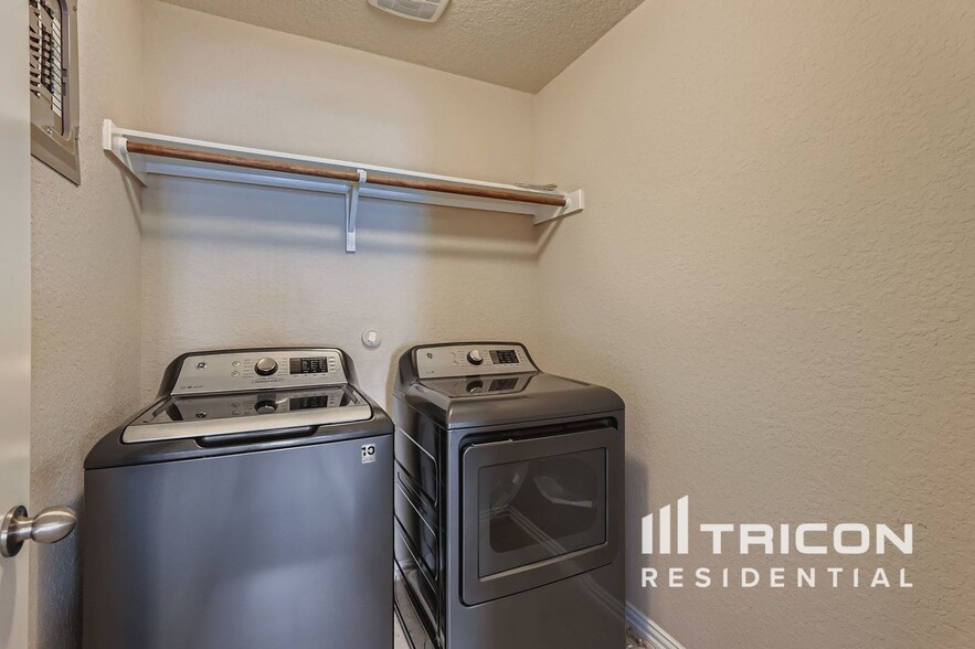 Building Photo - 9731 Marbach Crest