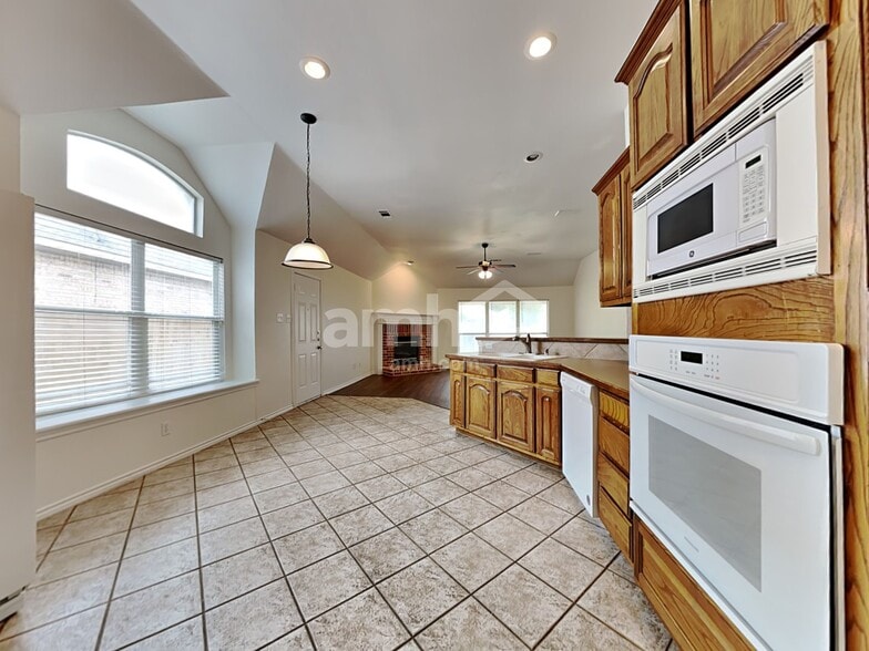 Building Photo - 6308 Fall River Dr