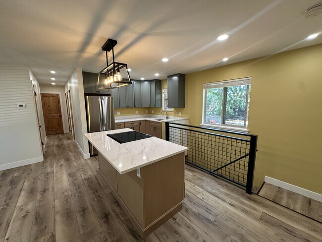 Building Photo - 423 Huntridge Dr