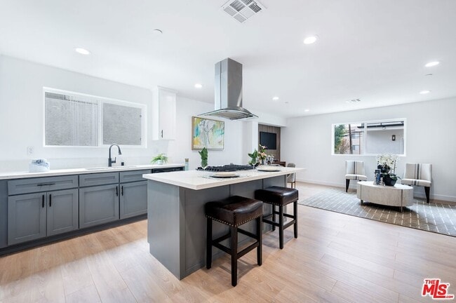 Building Photo - 7306 Independence Ave