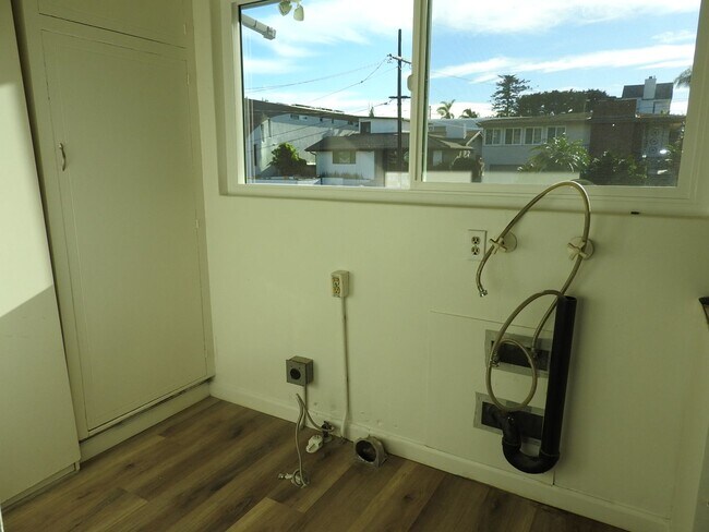 Building Photo - WOW views from this classic 3 bed 2 bath home