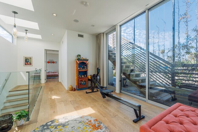 Building Photo - Stunning Custom Home in Del Rey