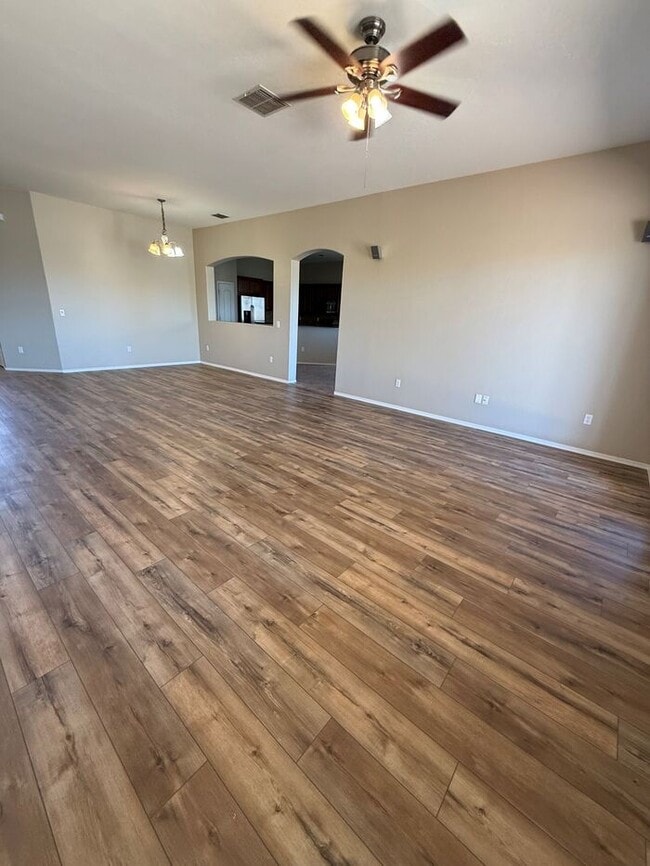 Building Photo - House For Rent