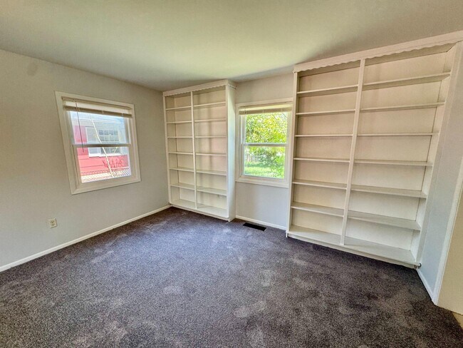 Building Photo - 2911 Tallow Ln