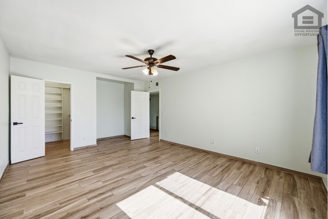 Building Photo - 2Bed/1.5Bath Townhouse at Olive Ave/63rd Ave! Ready for Immediate Move-In!