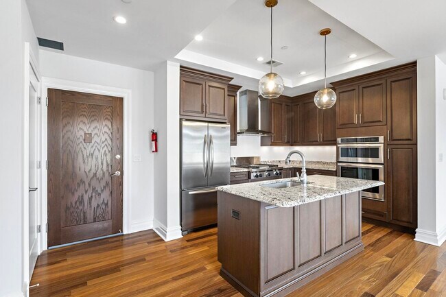 Building Photo - 250 Henley Pl